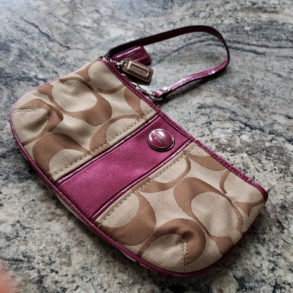 Coach Large Signature Wristlet - Picture 4 of 16